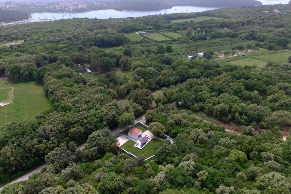 Apartment In Park Forest Soline Near The Sea Pjescana Uvala Exterior foto