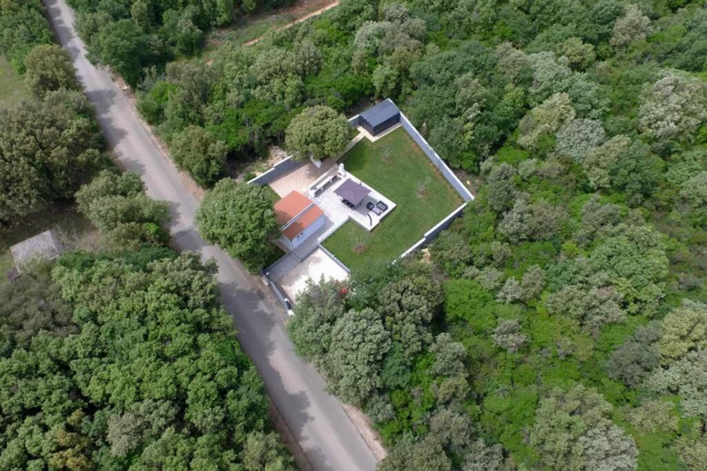 Apartment In Park Forest Soline Near The Sea Pjescana Uvala Exterior foto